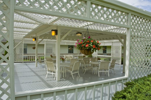 The Laurels of Hendersonville:  Courtyard